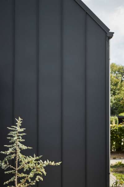 Rotes Backsteinhaus aus den 70er Jahren – in Stahlprofile „verpackt“!, Bakkelyparken 37, 8680 Ry, Dänemark